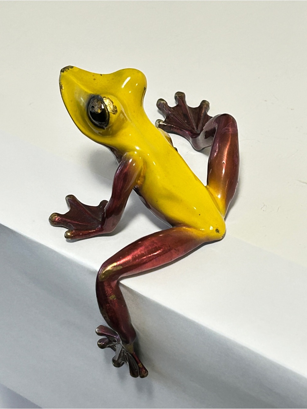 Barry Stein Frog Sculpture Edge Hanger “Slider” for Desk etc.